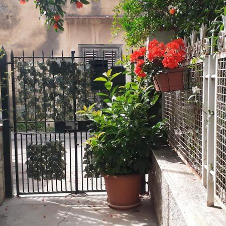 Charming Apartment In Mondello Palermo Ngoại thất bức ảnh