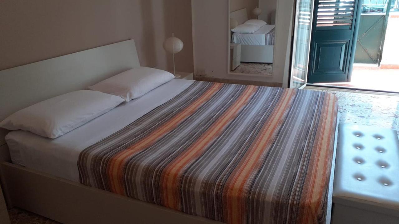 Charming Apartment In Mondello Palermo Ngoại thất bức ảnh